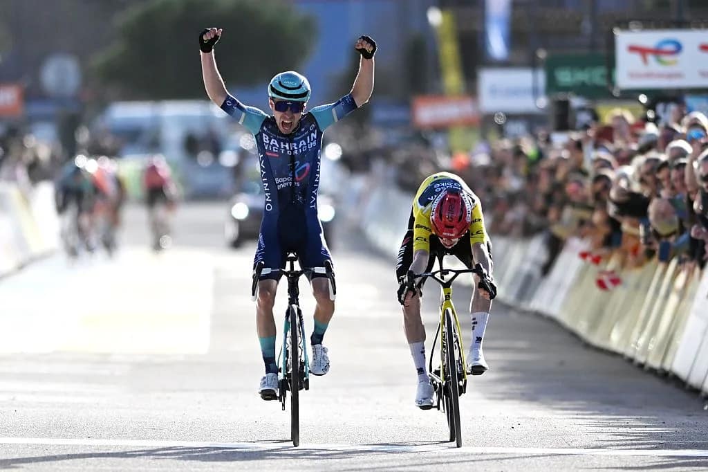 Jonas Vingegaard vainqueur de Paris-Nice 2026 avec le maillot jaune