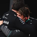 Kimi Antonelli célèbre sa première victoire en F1 au GP de Chine 2026