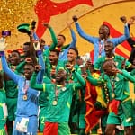 Senegal souleve le trophee de la CAN 2025 avant le retrait du titre par la CAF