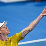 Jannik Sinner au service lors du Miami Open 2026