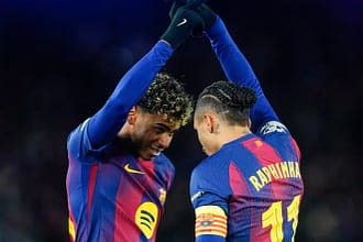 Lamine Yamal et Raphinha celebrent Barcelone Champions League huitiemes finale 2026