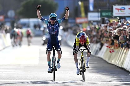 Jonas Vingegaard vainqueur de Paris-Nice 2026 avec le maillot jaune
