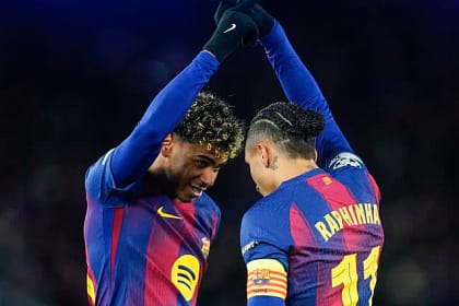 Lamine Yamal et Raphinha celebrent Barcelone Champions League huitiemes finale 2026