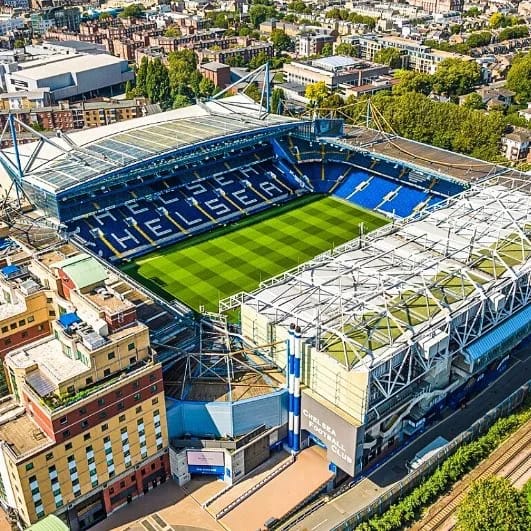Chelsea sanctionne amende 10M livres interdiction recrutement Premier League 2026