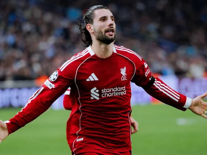 Szoboszlai celebre Liverpool Champions League huitiemes 2026